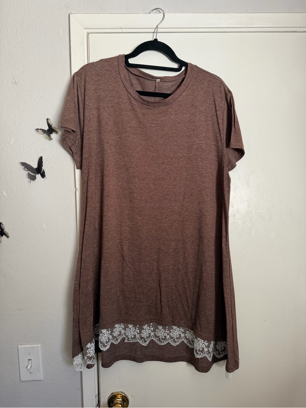 Women's Lace-Hem Short Sleeve Tunic in Dusty Brown